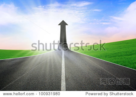 高速公路道路向上箭头象征着成功,增长,或机会