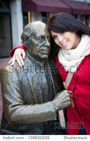 公众的红衣主教奥尔巴赫雕像在波士顿找到法尼
