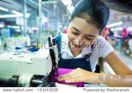 亚洲女裁缝或工人在印尼工厂和工业缝纫机缝纫,她是非常准确的 - 工业,人物 - 站酷海洛创意正版图片,视频,音乐素材交易平台 - Shutterstock中国独家合作伙伴 - 站酷旗下品牌