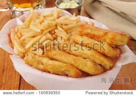 a basket of french fries and beer battered fish sticks - 站酷