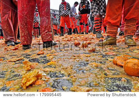 艾芙瑞亚--3月3日:这个狂欢节。橙子的战斗。在