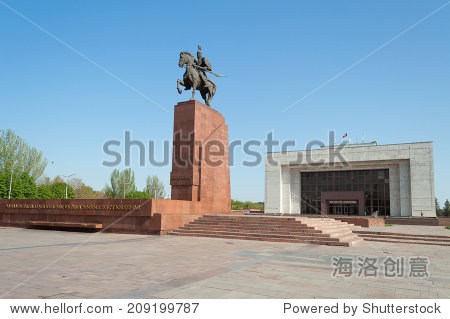 吉尔吉斯斯坦比什凯克--2014年5月2日:纪念碑