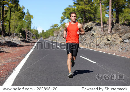 跑步者--男运动员在户外慢跑道路训练马拉松跑,作为健康生活方式的一部分。近距离的在夏天在户外锻炼时符合健身模式。高加索人。 - 人物,运动\/娱乐活动 - 站酷海洛创意正版图片,视频,音乐素材交易平台 - Shutterstock中国独家合作伙伴 - 站酷旗下品牌