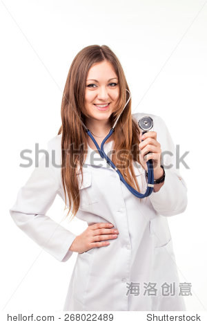 年轻漂亮的女医生孤立在白色与蓝色扩音听诊器.