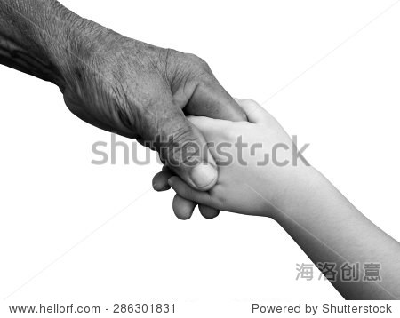 老人和一个小孩一起手牵着手在白色背景,黑色