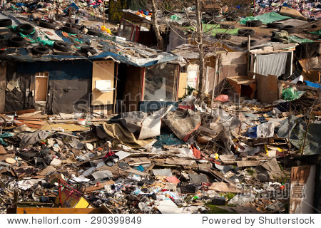 可怜的无家可归的人住在垃圾填埋场。家里的垃圾 - 工业,其它 - 站酷海洛创意正版图片,视频,音乐素材交易平台 - Shutterstock中国独家合作伙伴 - 站酷旗下品牌