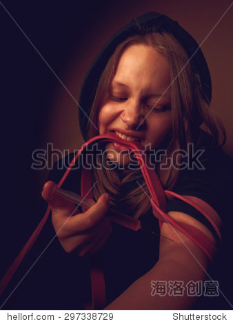 的女生一个抑郁的青少年舞蹈,用注射器v女生。画像女孩酷酷图片