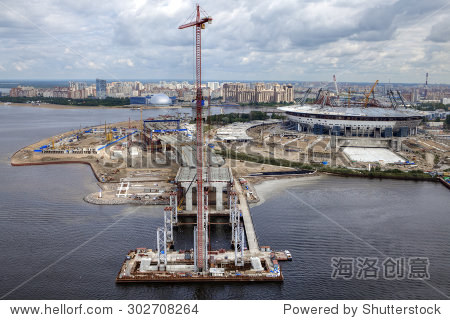 俄罗斯圣彼得堡--2015年7月16日:重型锤头塔起
