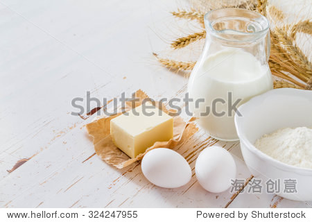 烘焙原料--牛奶黄油鸡蛋面粉小麦、白木背景,复