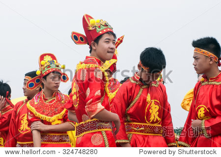 北宁,越南,2015年4月12日,男孩团队(名称未知)