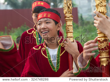 北宁,越南,2015年4月12日,男孩团队(名称未知)