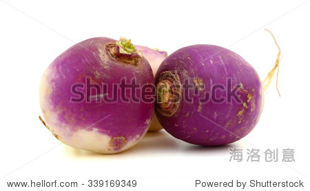 紫萝卜在白色背景上