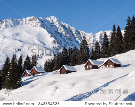 in wood and illuminated by the sun create a aplendido winter