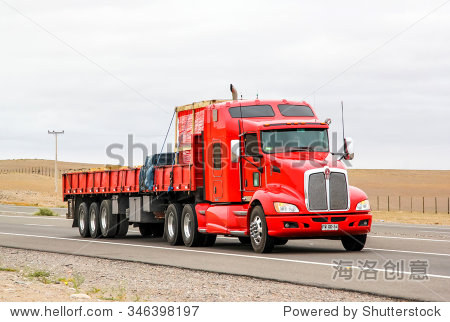 2015年11月14日,智利阿塔卡马-:半挂车卡车kenworth t660都市间的高速