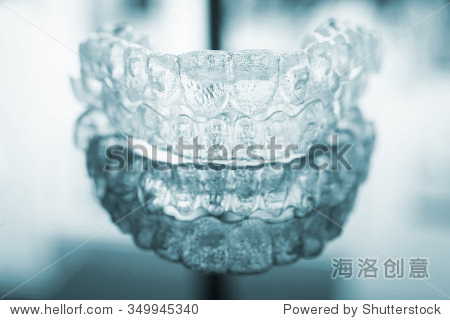 看不见的牙科牙齿括号牙对准器塑料牙套牙科家