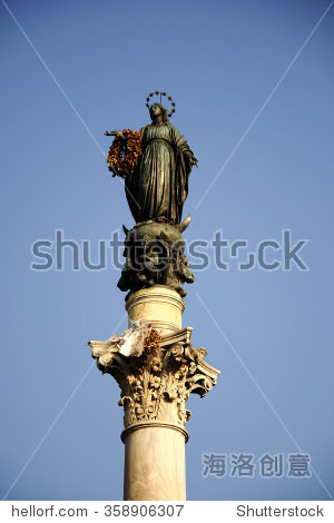 意大利罗马的西班牙广场圣母玛利亚雕像柱-建