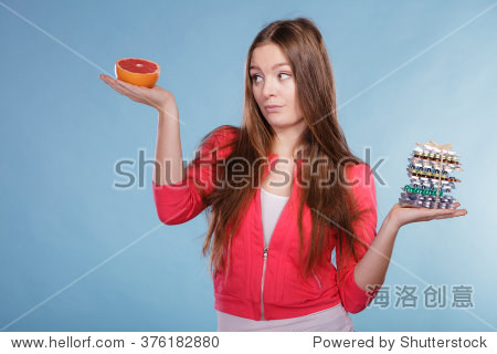 女人柚子饮食选择女孩天然和药片。减肥药片和美国金钻燃脂胶囊图片