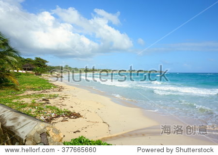 一个风景优美的海滩位于波特兰教区的牙买加,