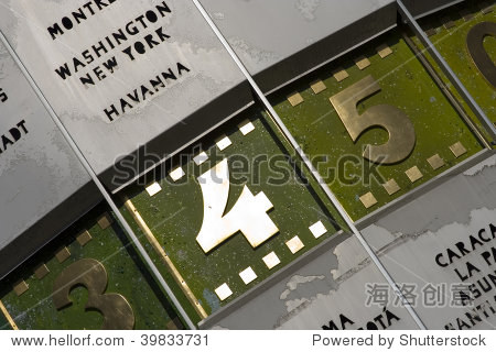 柏林世界时钟显示当前时间在世界各地的城市。