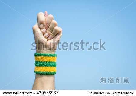 巴西好运手势语称为figa之间的大拇指戳手指的