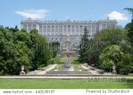 西班牙马德里皇宫周围的花园 - 建筑物\/地标,公
