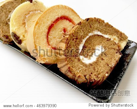 slices of sponge cake roll
