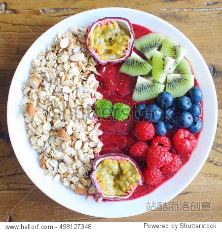 acai smoothie bowl with granola and fruit