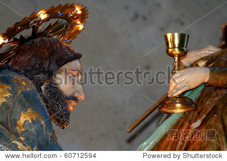 耶稣十字架基督教圣周西班牙村庄荆棘冠祈祷祈