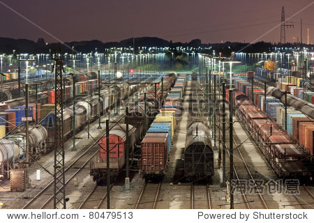 晚上货运火车站附近Maschen汉堡,它是欧洲最