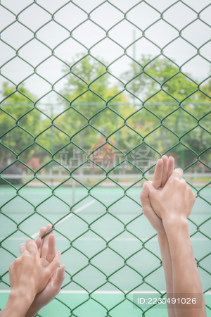 青涩校园小清新男生女生手双手操场学校网球场亲吻壁咚网咚树木青色