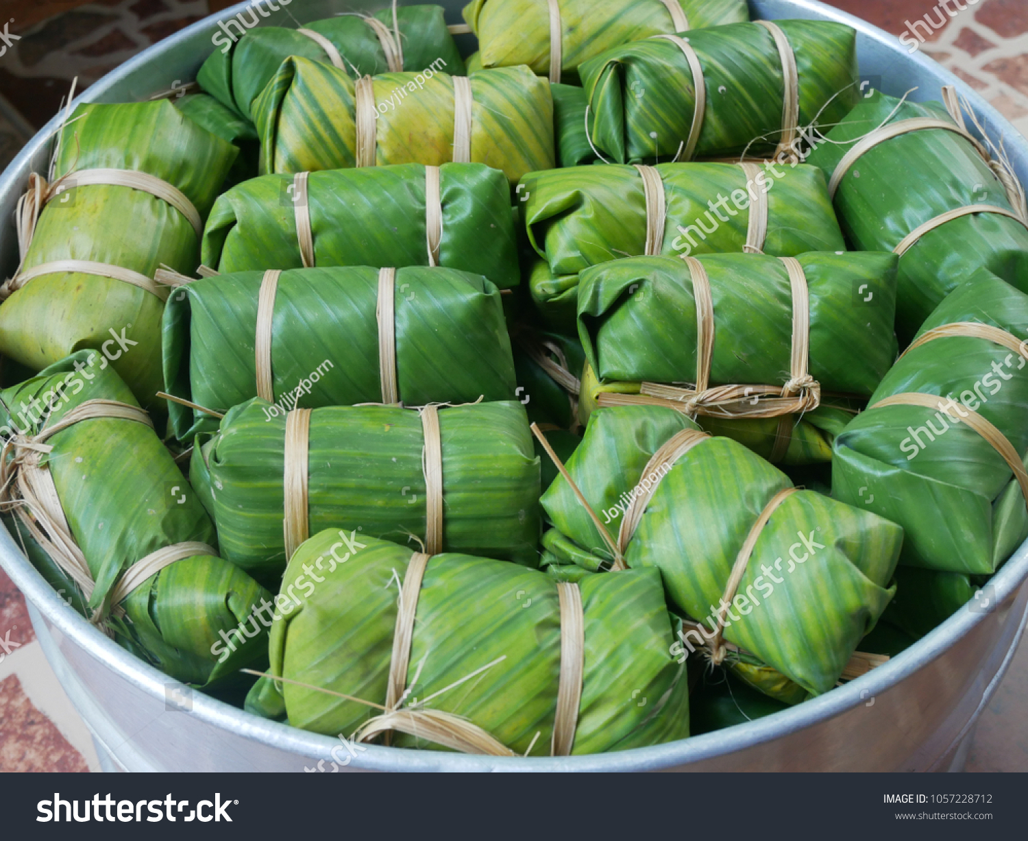 steam southeast asia sticky rice with banana and black bean
