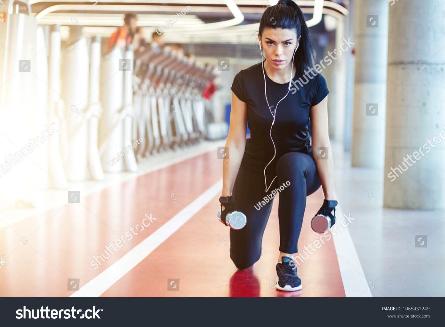 dumbbell lunge woman workout exercise at gym  one leg split squats