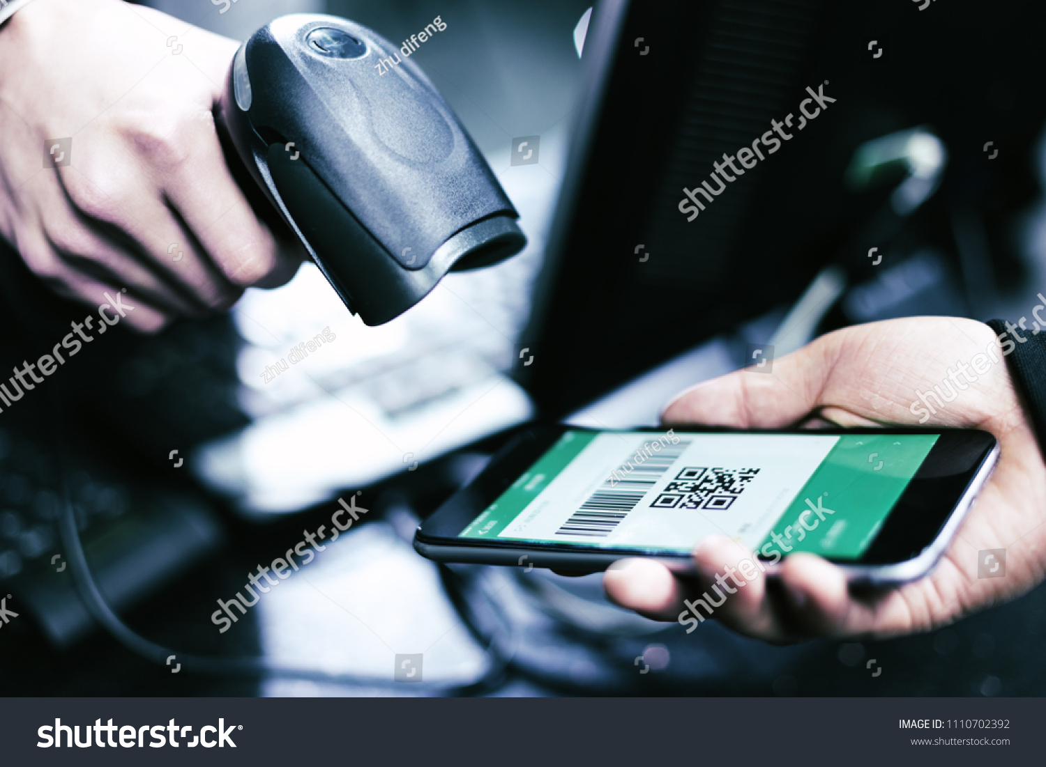 Qr code payment   online shopping   cashless technology concept