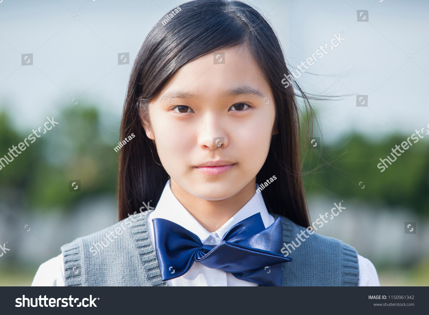 Japanese schoolgirls to stand still