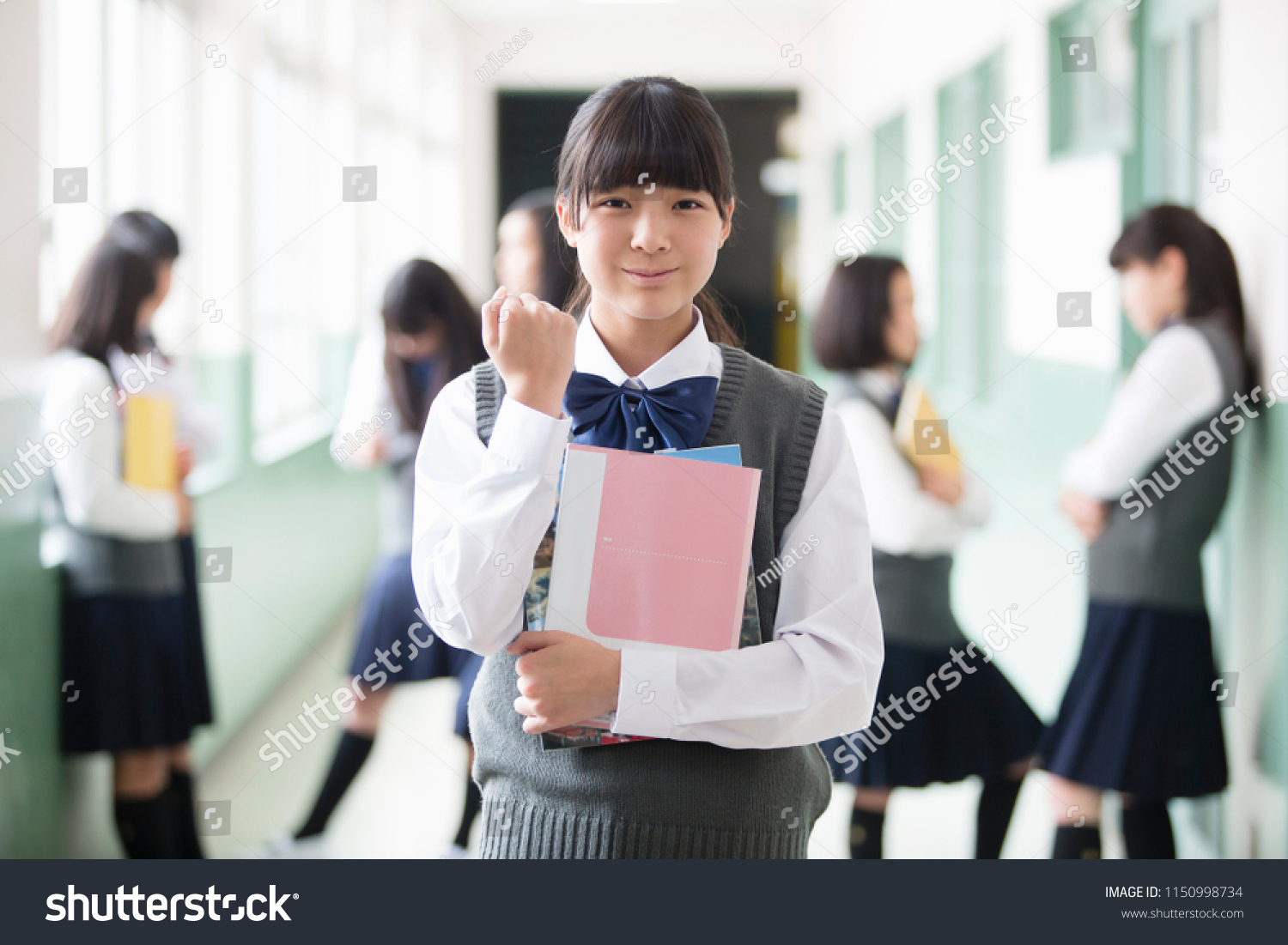 SmilJapanese students who stand in the corridore of japanese student
