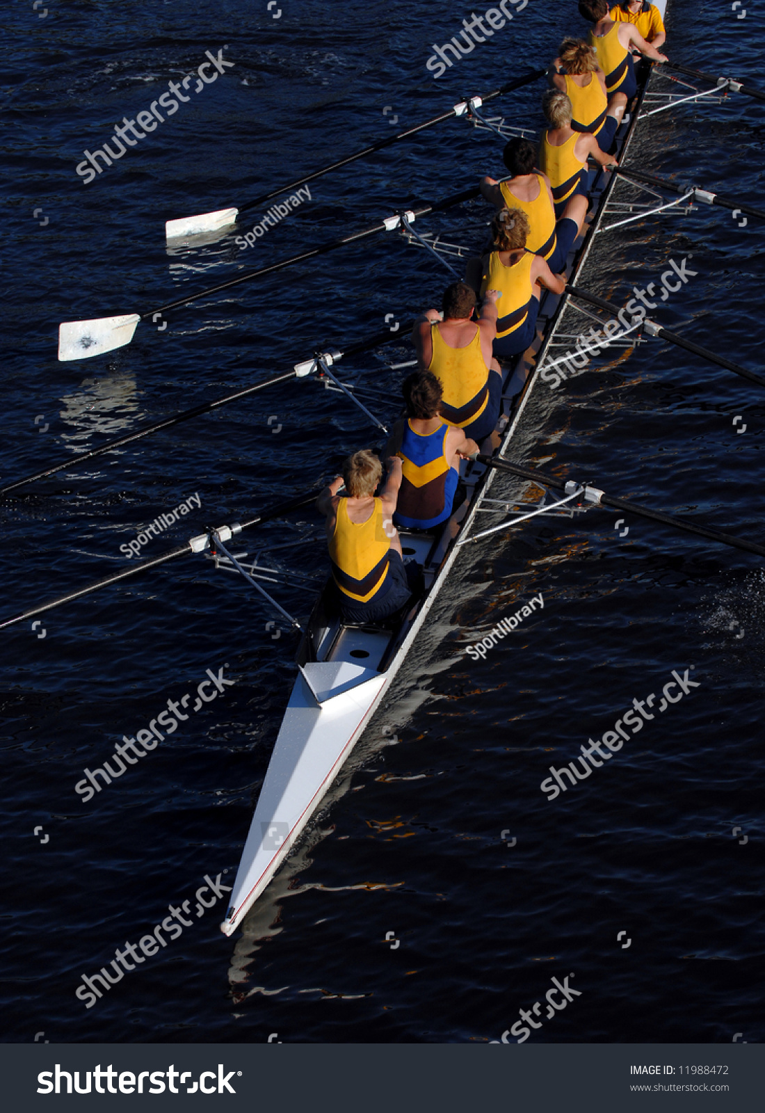 an aerial view of a rowing crew in action._站酷海洛_正版图片_视频_字体_音乐素材交易平台_站酷旗下品牌