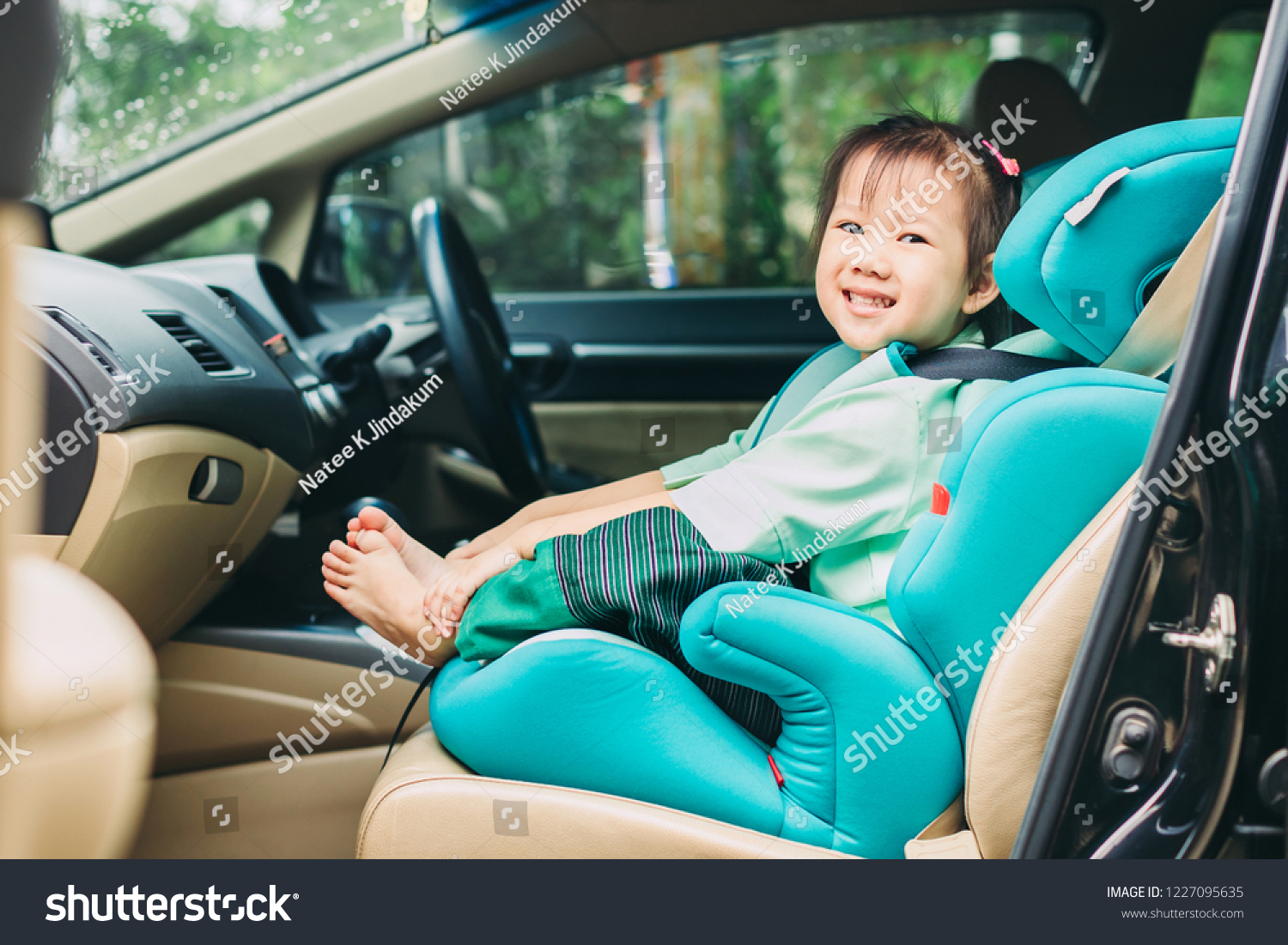 kid wait for mother and sit in the car seat for safety before go to school.