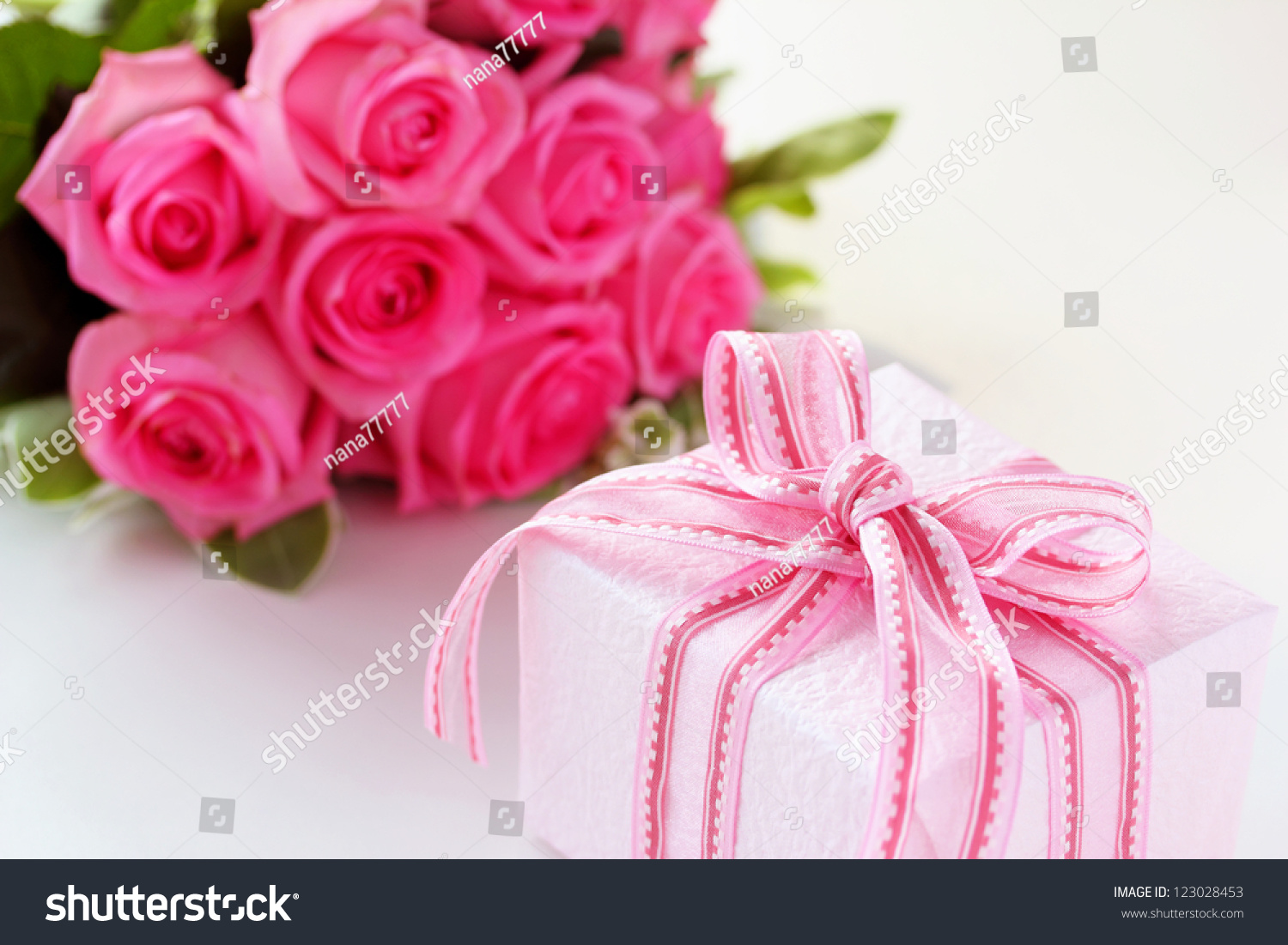 Gift box with pink rose bouquet for valentines day