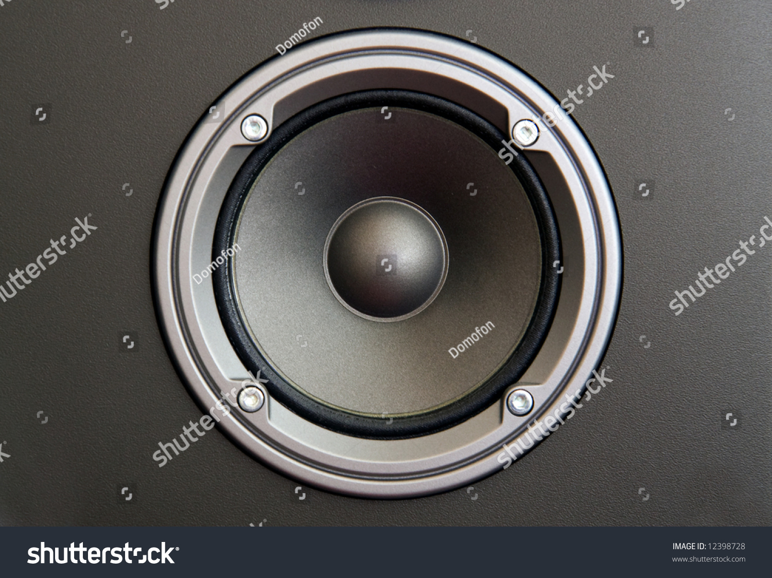 thepartofhiendacousticsystemwithmiddlefrequencyspeaker