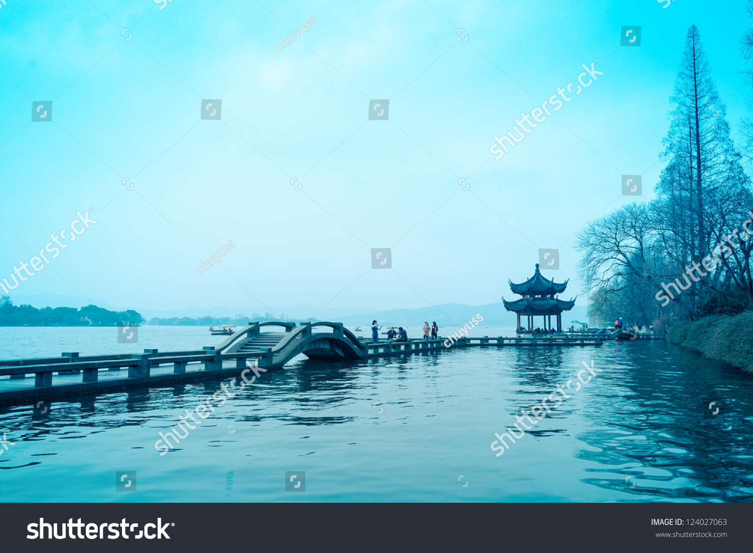 the beautiful west lake in hangzhou China
