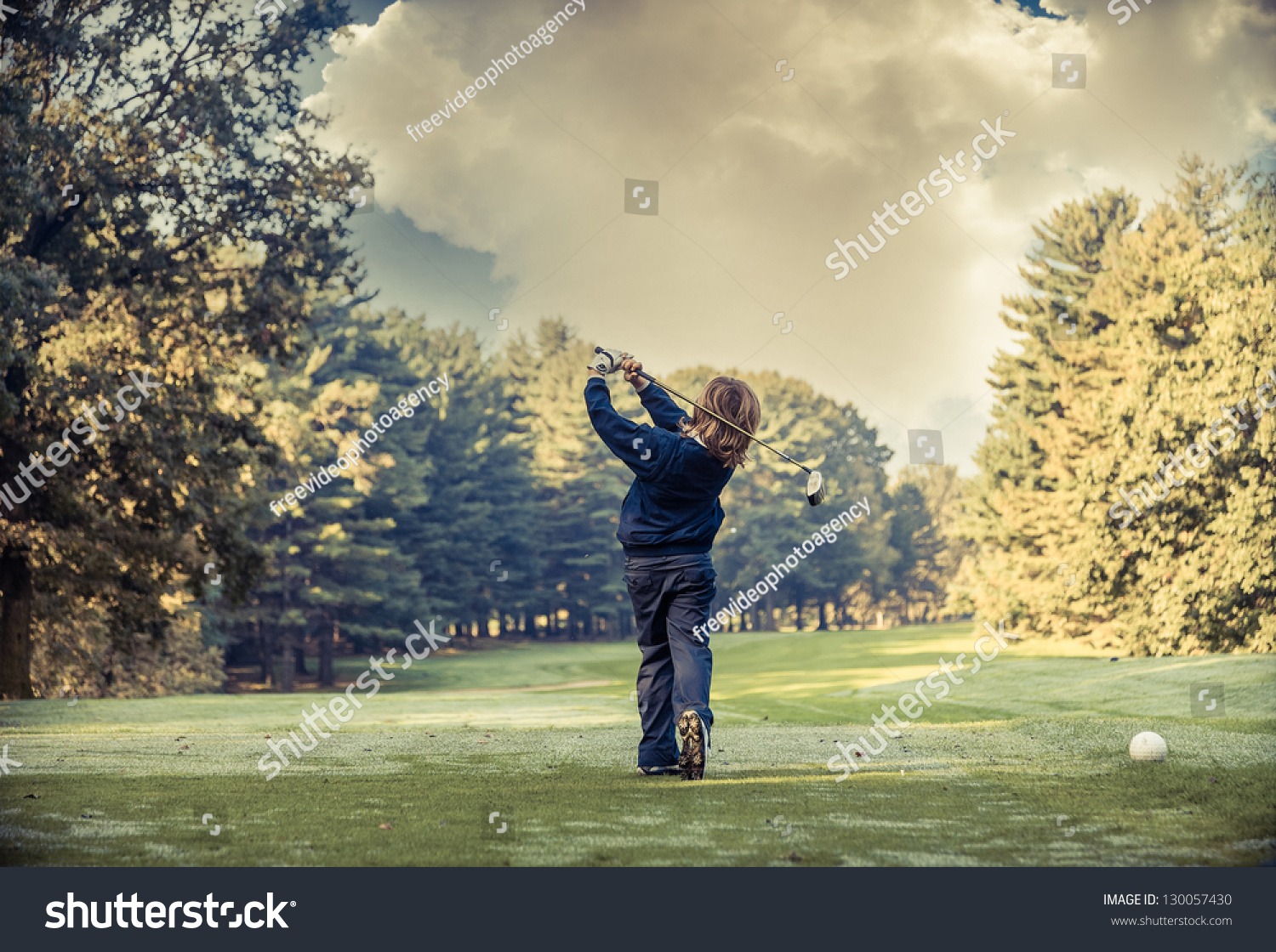 child playing golf