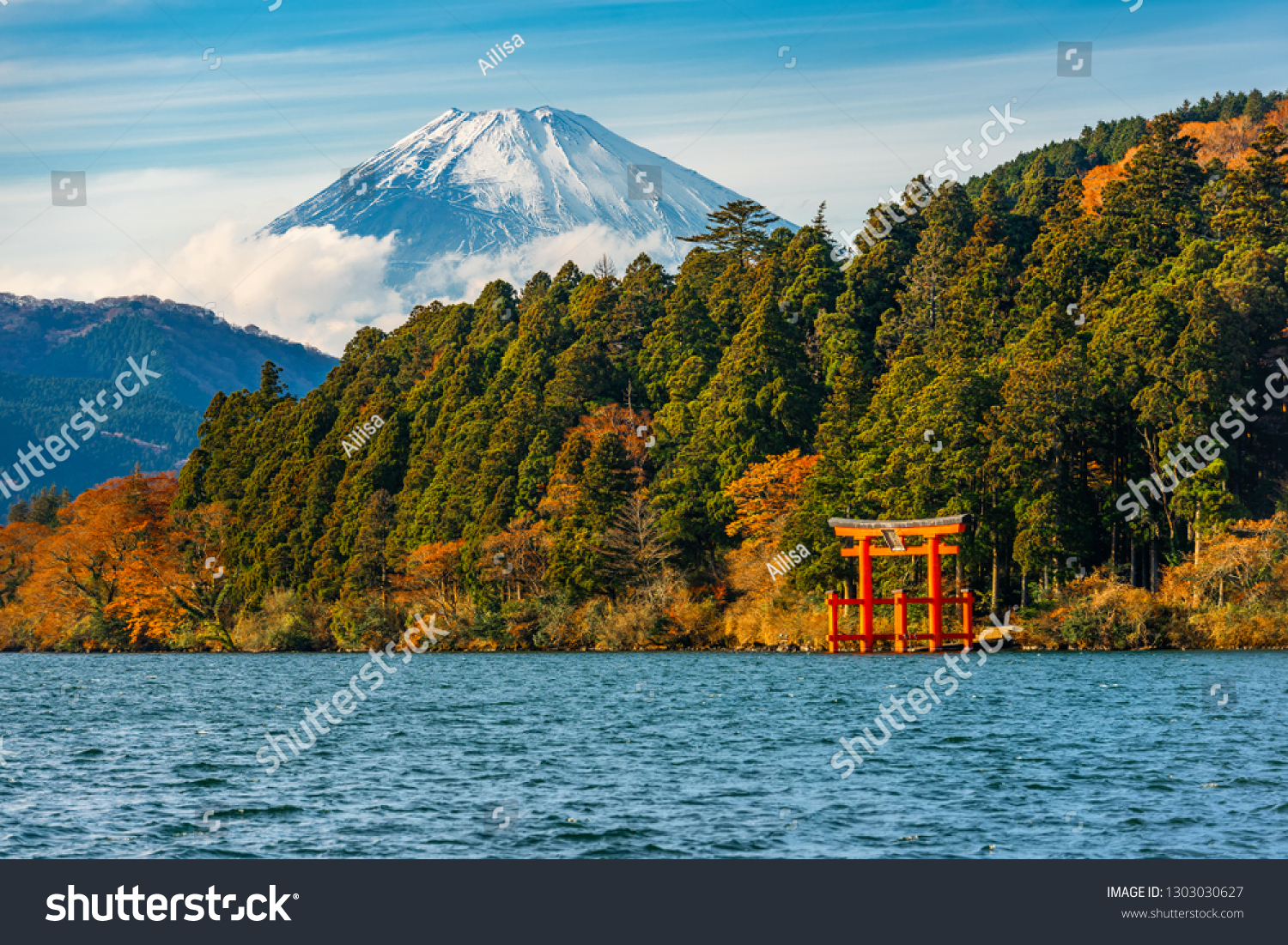 beautiful autumn scene of mountain Fuji  Lake Ashinoko and red Torii gate  Hakone  Japan