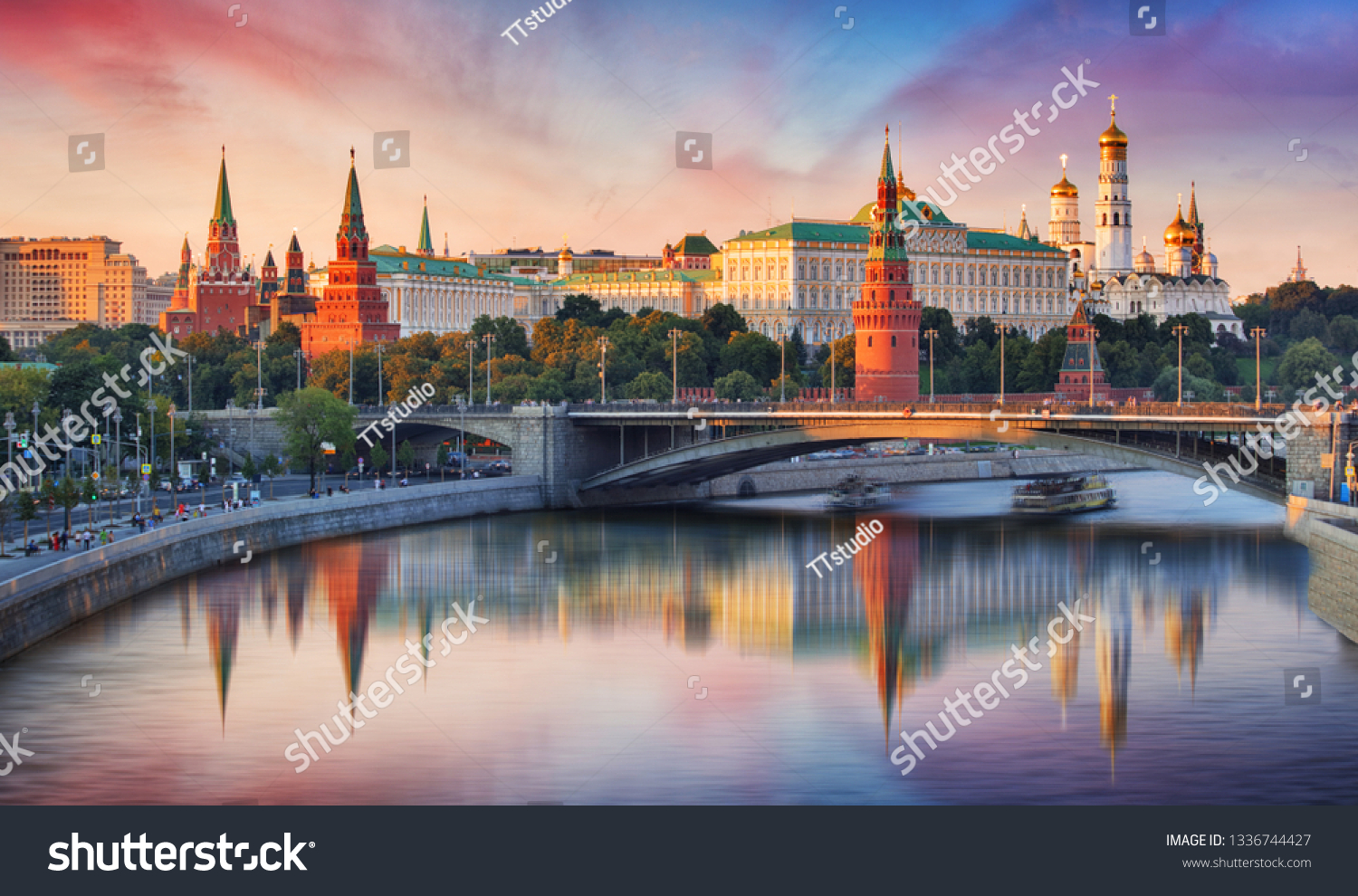 Moscow  Kremlin and Moskva River  Russia