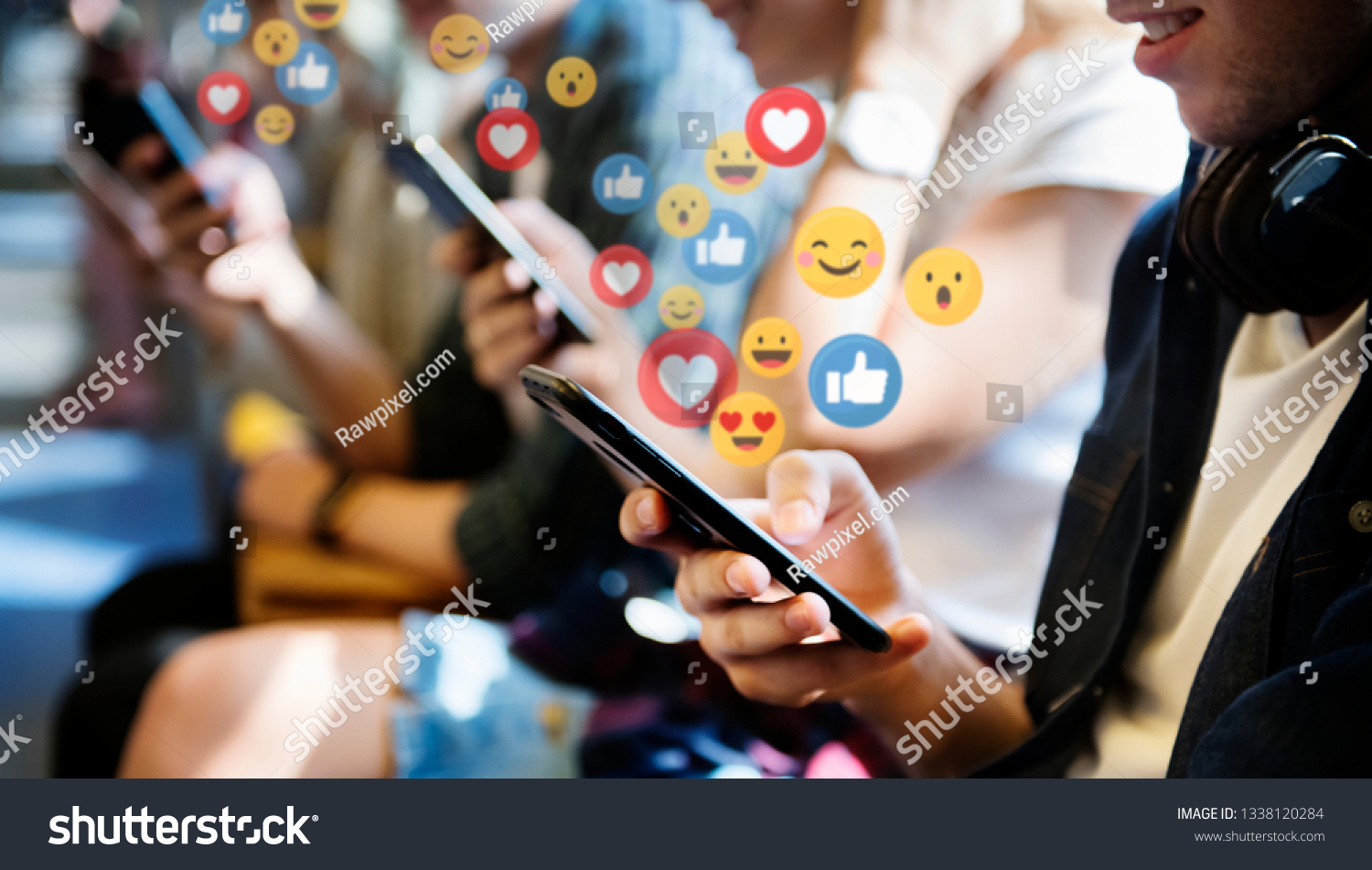 People watching video live streamings