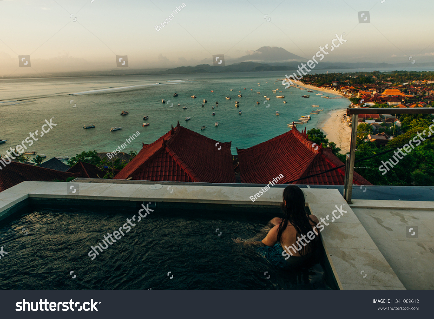 Main town of Nusa Lembongan Island  Bali  Indonesia  with boats 