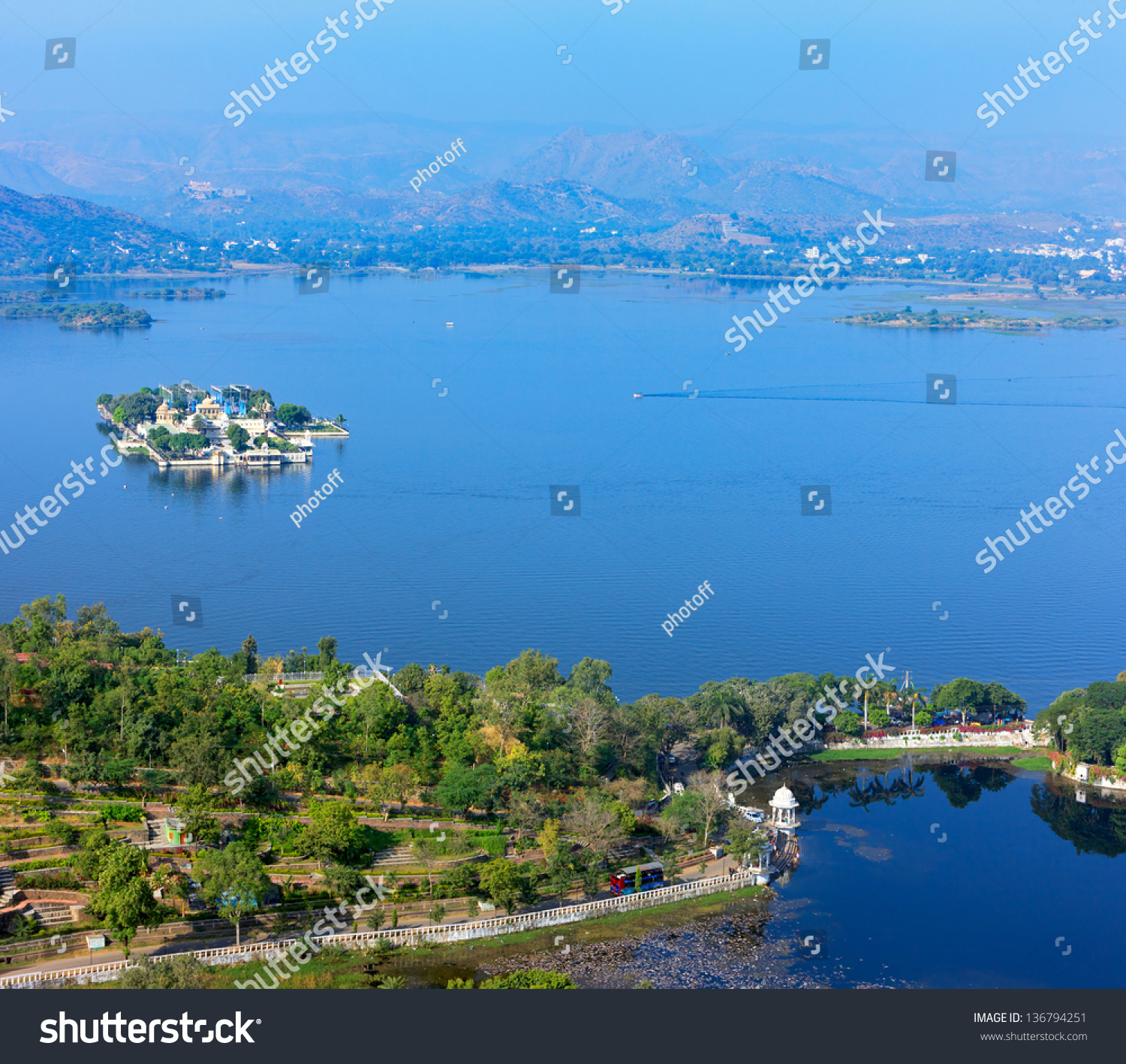 Jag Mandir Palace  Lake Pichola  Udaipur  Rajasthan  India  Asia