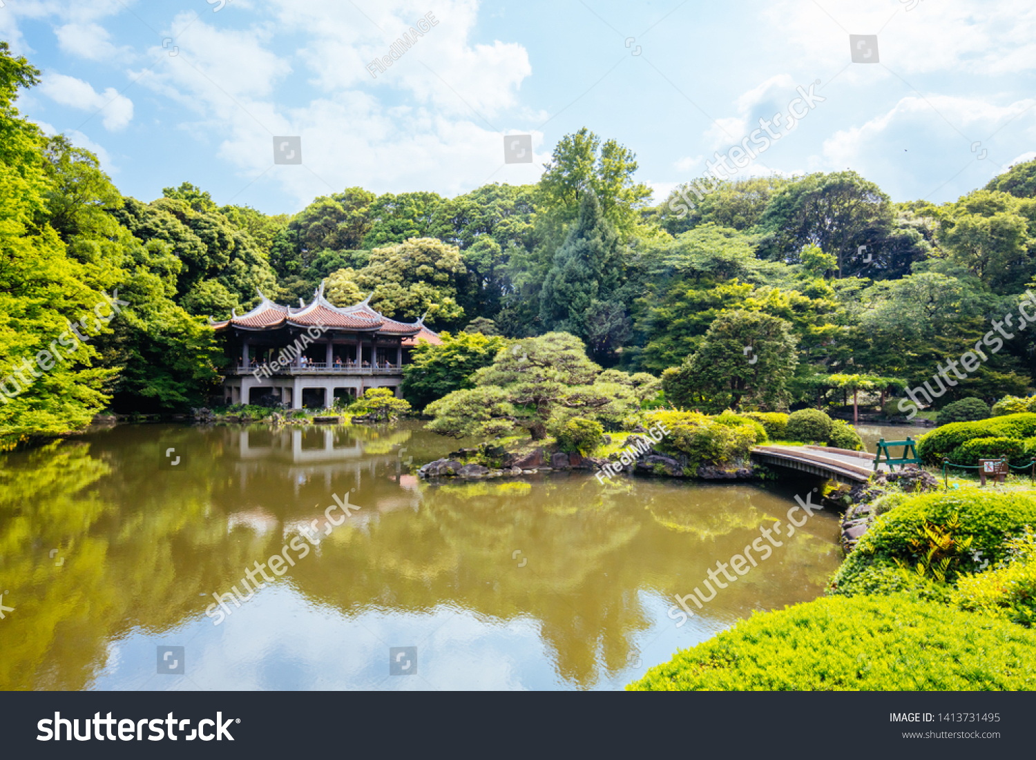 Shinjuku Gyo-en is a large park and garden in Shinjuku and Shibuya  Tokyo  Japan.