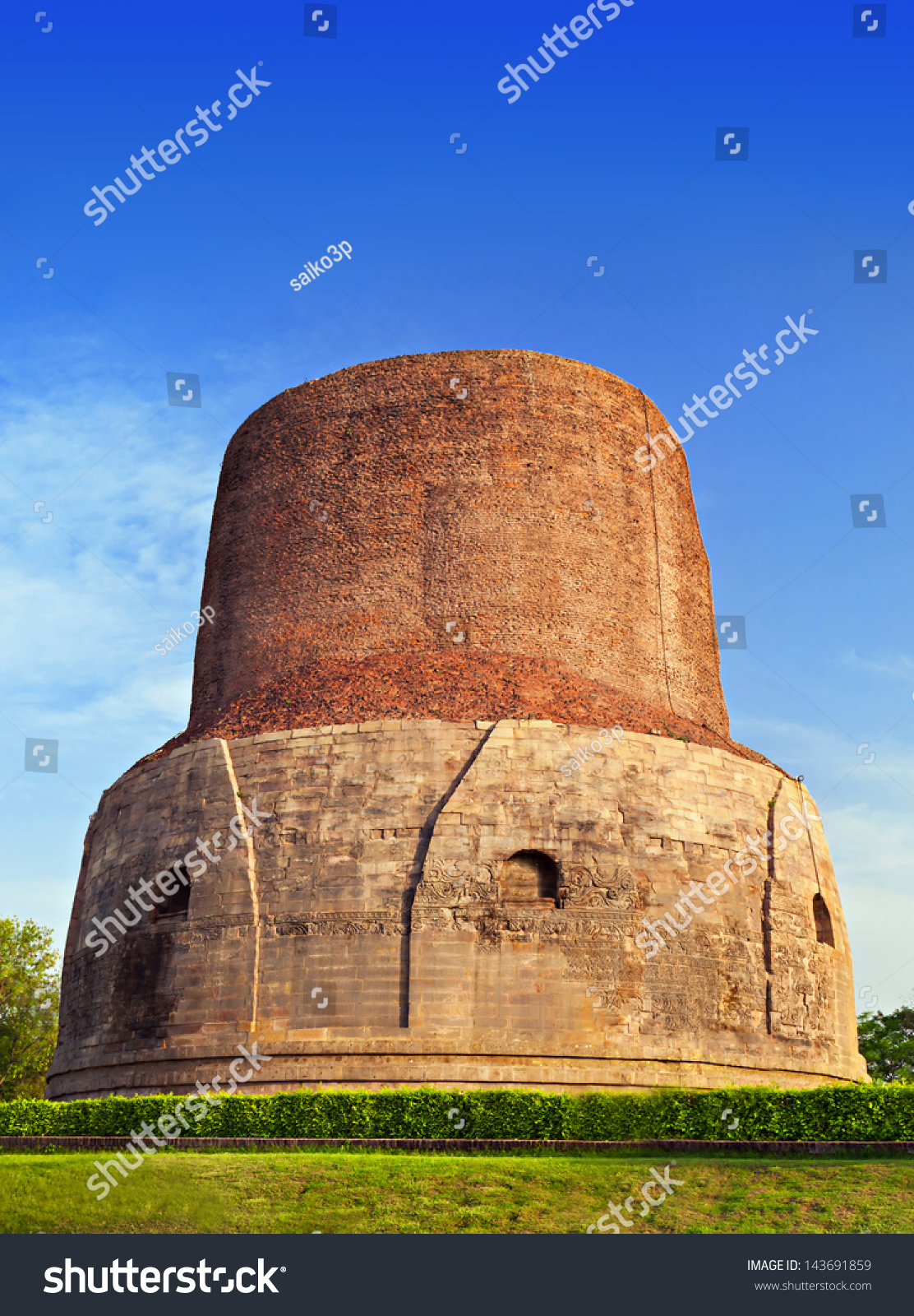 Dhamekh Stupa in Sarnath  Varanasi  India