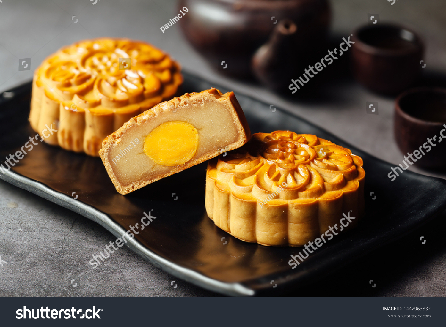 Mid Autumn Moon Cake and decoration