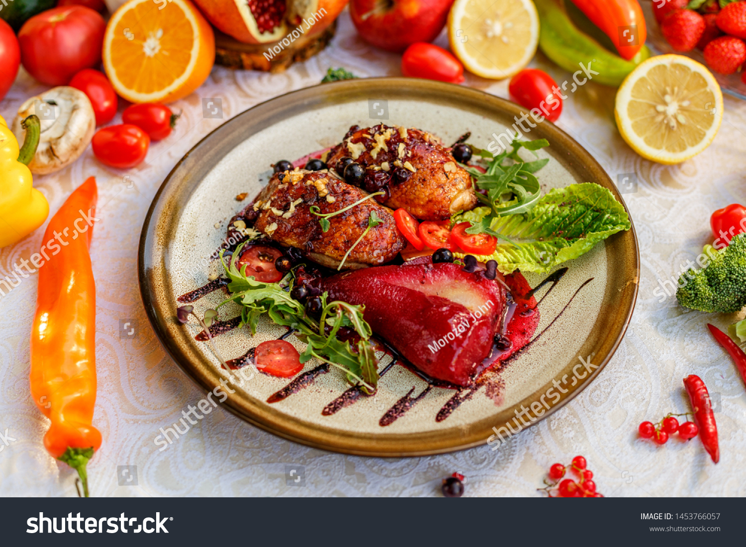 chickenthighswithrucolanutsandvegetablesonadecoratedtable